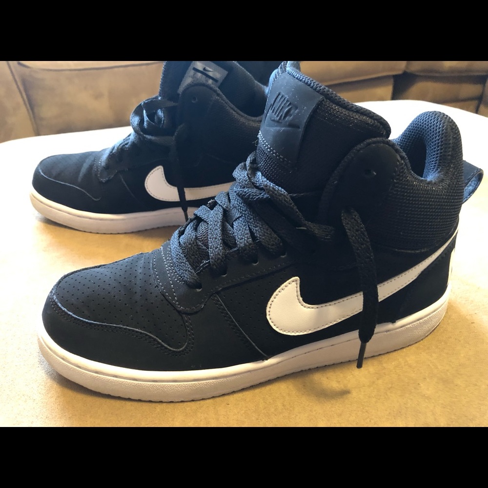 Nike shoes high tops - great condition